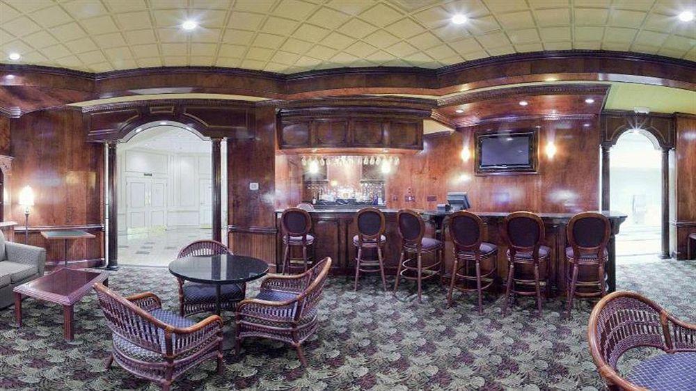 Ramada By Wyndham Gainesville Exterior photo