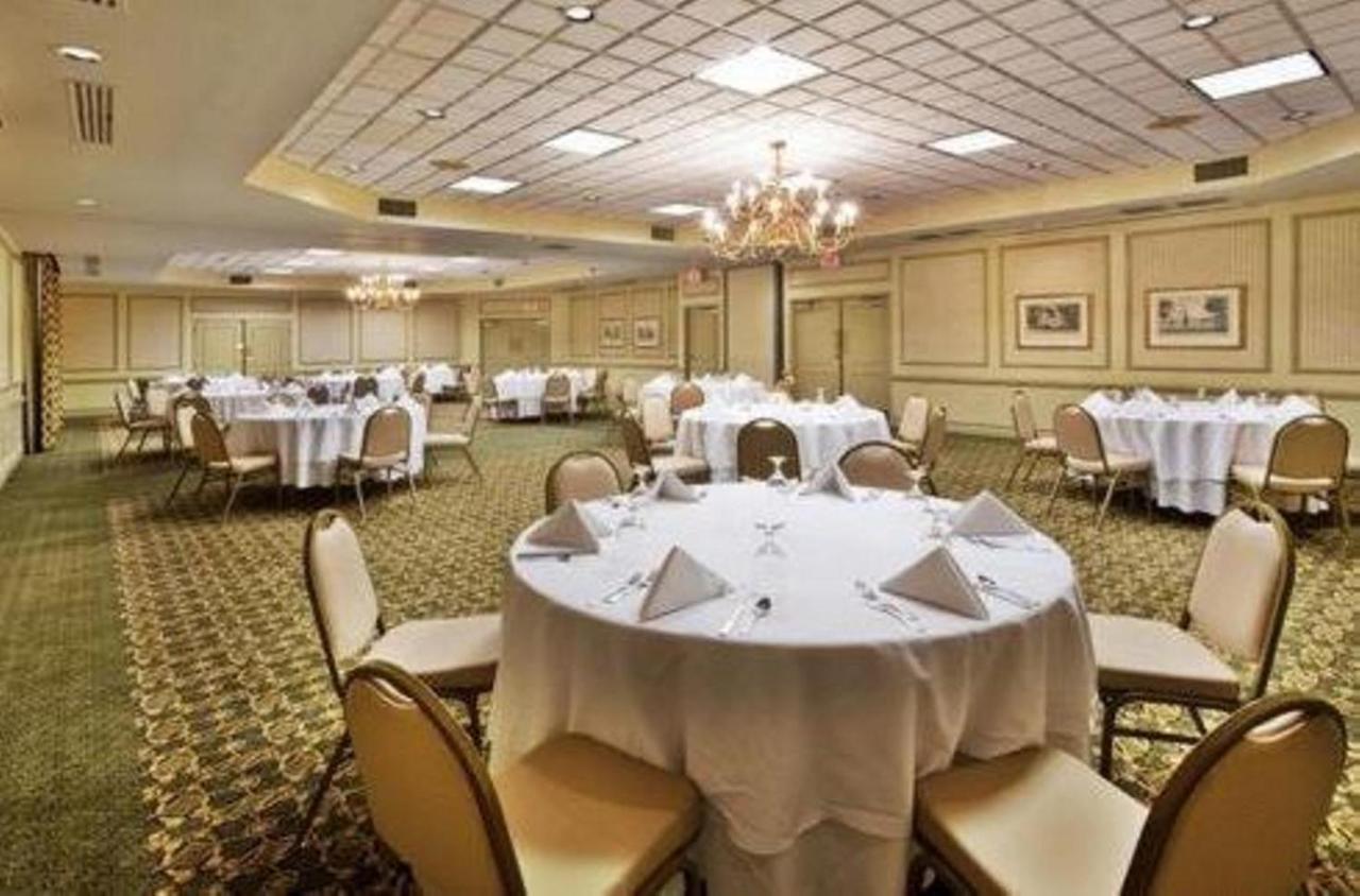 Ramada By Wyndham Gainesville Exterior photo
