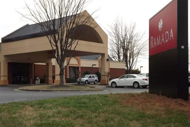 Ramada By Wyndham Gainesville Exterior photo