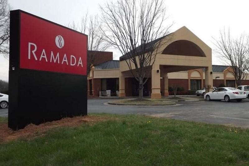 Ramada By Wyndham Gainesville Exterior photo