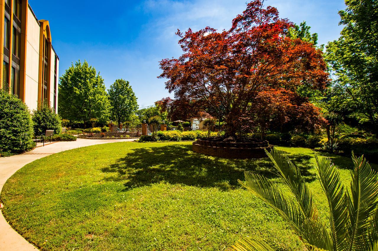 Ramada By Wyndham Gainesville Exterior photo
