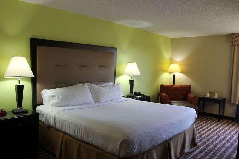 Ramada By Wyndham Gainesville Exterior photo