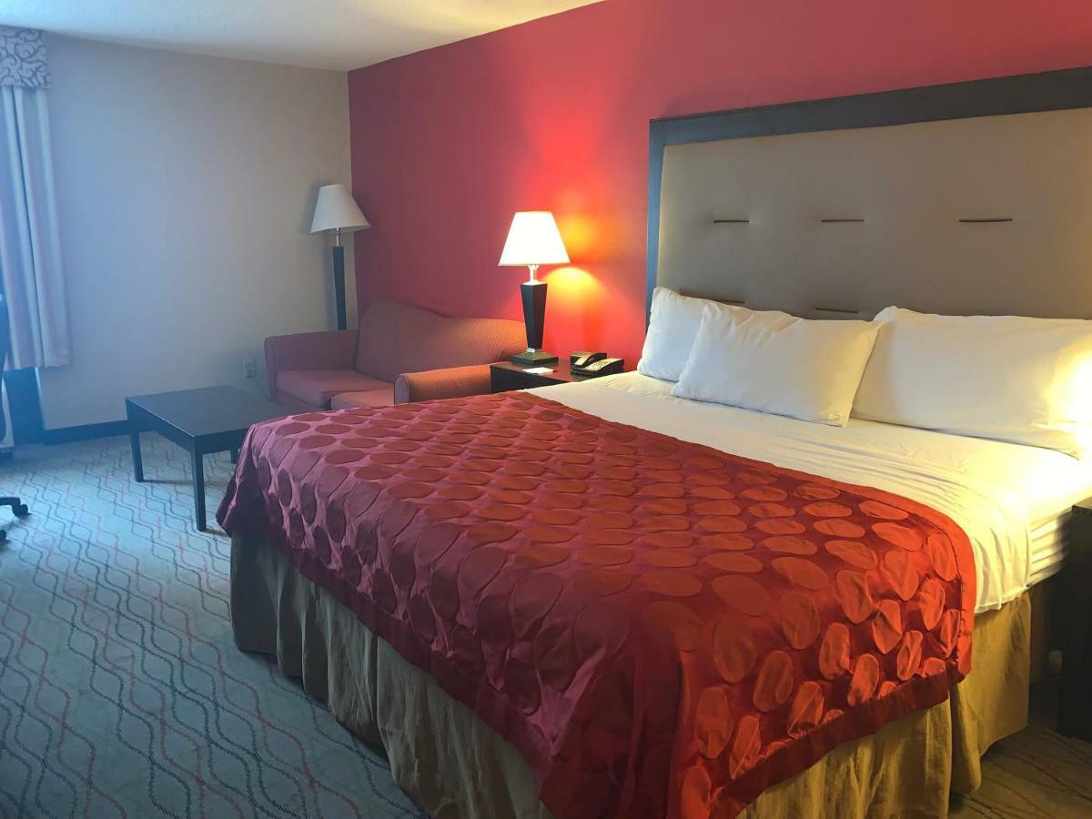 Ramada By Wyndham Gainesville Exterior photo